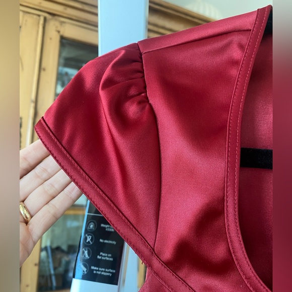 Laundry by Shelli Siegal red satin cap sleeve bodycon dress, size 2 (XS) - Picture 6 of 15